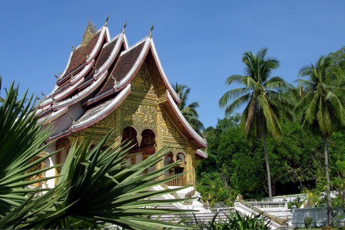 Participer à des séances de méditation au temple apporte tranquillité et équilibre