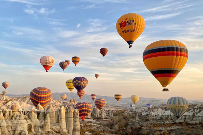 Prenez de la hauteur en montgolfière et admirez la vue !