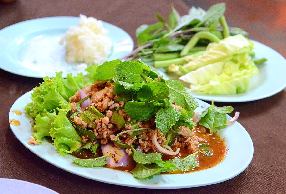 Le laap, plat national du Laos, est un incontournable de la Laos cuisine