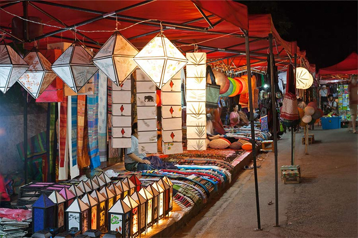 Visiter le marché de nuit, l’incontournable de Luang Prabang