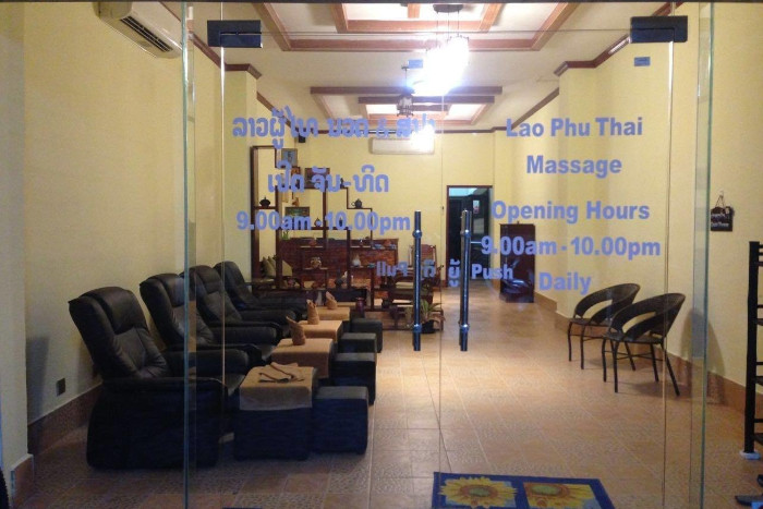 Profitez du Confort Traditionnel au Lao Phu Thai Massage & Spa avec un massage laotien.