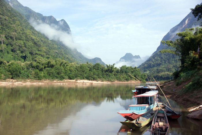 Muang Ngoi Neua est un petit village reculé niché entre montagnes escarpées et rizières verdoyantes