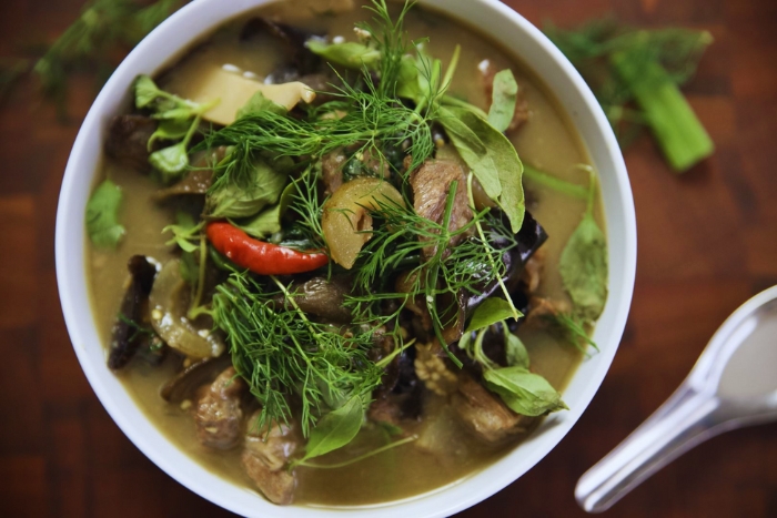Or Lam laotien authentique – un ragoût copieux et plein de saveurs