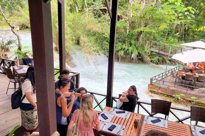 Les bonnes mani&egrave;res &agrave; table au Laos