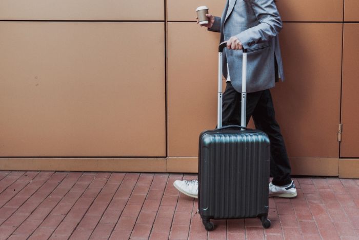 Les bagages à main en avion au Laos sont soumis à des réglementations strictes en matière de taille pour assurer la sécurité des passagers