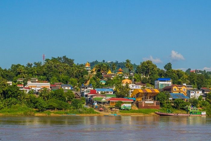 Scène paisible à Houaxay au Laos