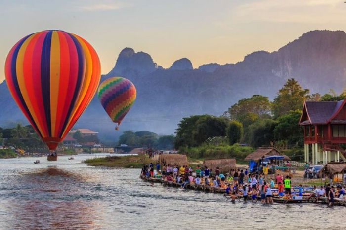 Au Laos en décembre, Vang Vieng a une température moyenne de 24°C (75°F)