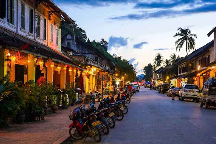 Il existe de nombreux lieux de location de scooters à Luang Prabang pour conduire au Laos