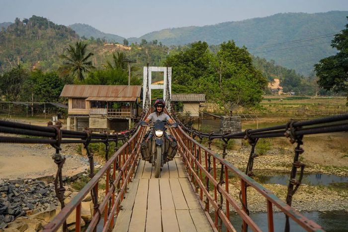 La location de motos est plus populaire que la voiture pour conduire au Laos