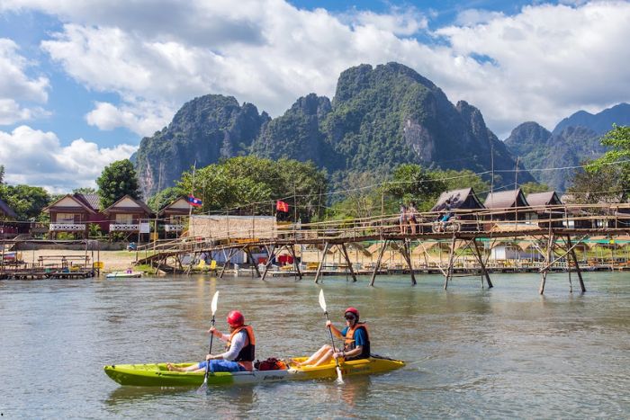 Que faire au Laos en mai ? Kayak sur la rivière Nam Song