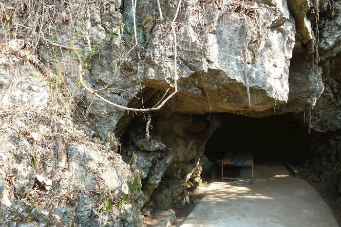 Grotte à Vieng Xai à découvrir lors d'un voyage au Laos en mai