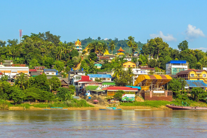 Houay Xai constitue une étape idéale pour ceux qui cherchent où visiter au nord du Laos en famille