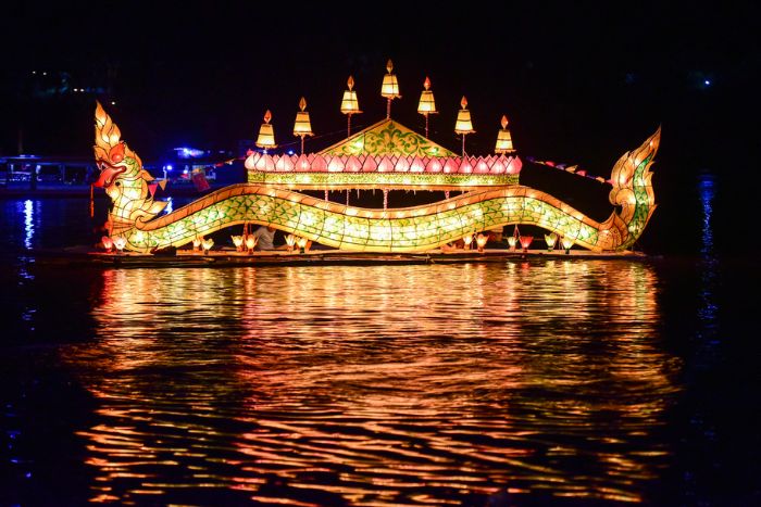 Boun Ok Phansa - Fête bouddhiste au Laos en octobre