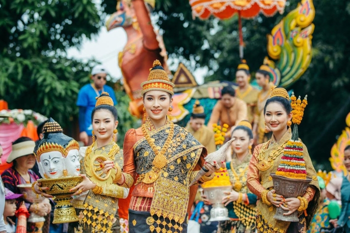 En visitant le Laos en avril, il est impossible de manquer Pi Mai, le Nouvel An traditionnel lao