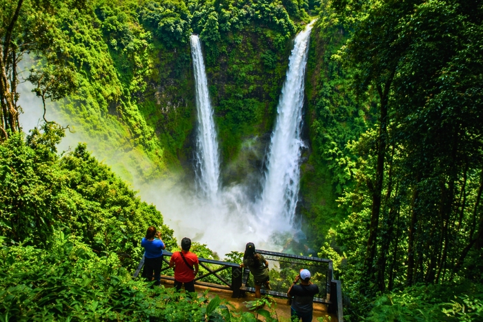 Découverte des chutes de Tad Fane Laos avec camping-car Laos guide