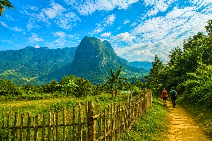 Exp&eacute;rience de voyage en camping-car au Laos en pleine nature