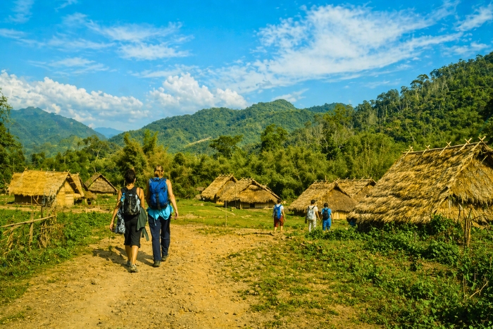 Découverte des villages ethniques à Luang Nam Tha lors d’un circuit Laos en camping-car