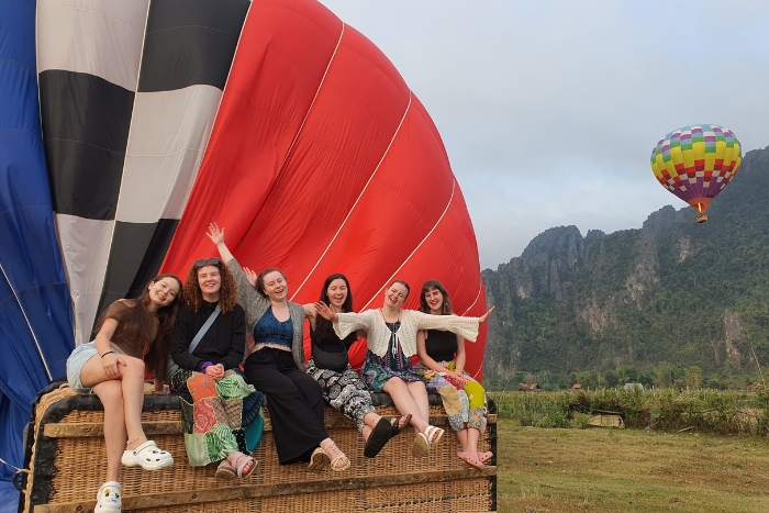 Vol en montgolfière au lever du soleil - Que faire à Vang Vieng en novembre ?