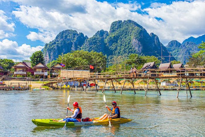 Rivière Nam Song - Première destination à Vang Vieng 2 jours