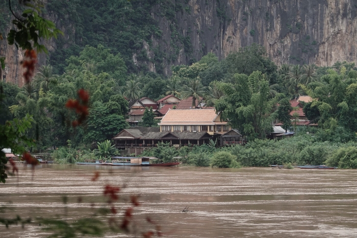 Vang Vieng sous la pluie, silence et paysages verdoyants