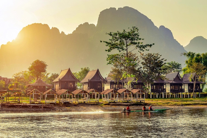L'ambiance paisible à Vang Vieng pendant la saison sèche
