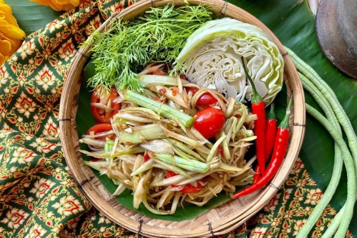 Tam Mak Hoong, spécialité culinaire Vang Vieng à ne pas manquer