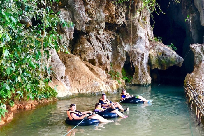 Exploration de la grotte de Tham Nam – une aventure entre eau et roche à Vang Vieng