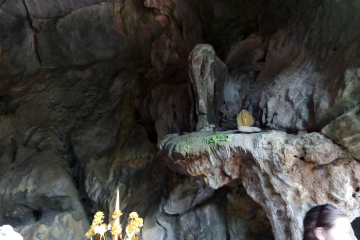 La grotte Tham Sang – un incontournable à explorer à Vang Vieng