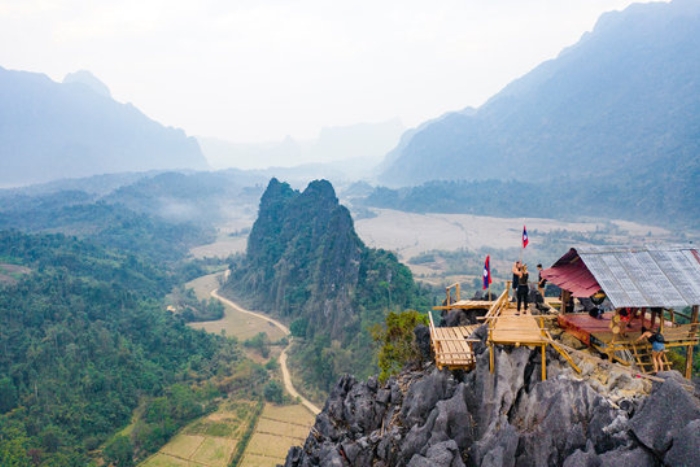 Vue imprenable après l’ascension du mont Pha Hon Kham