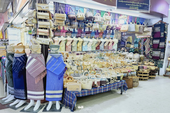 Faire du shopping au marché de Talat Sao 