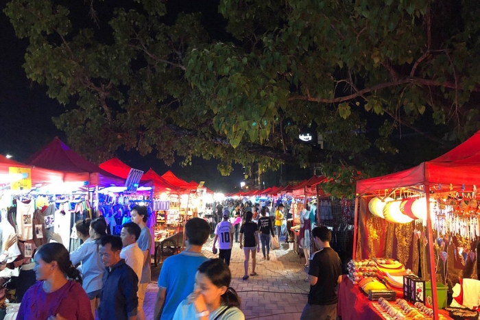 Marché de la nocturne à Vientiane