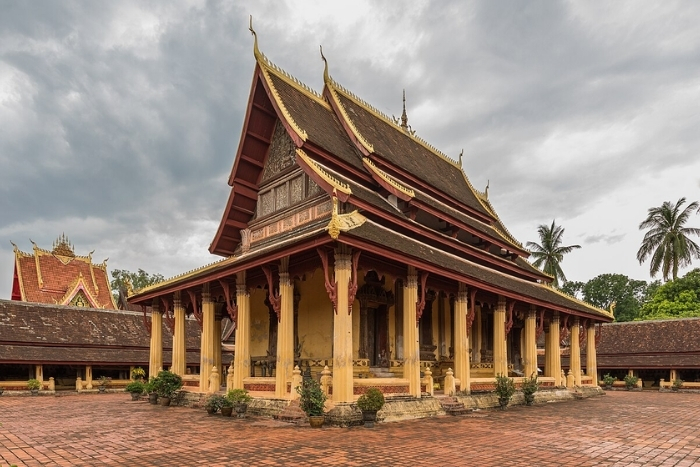 Visite des temples et spiritualité sous les gouttes