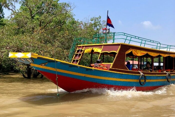 Bateau sur le lac Tonlé Sap 