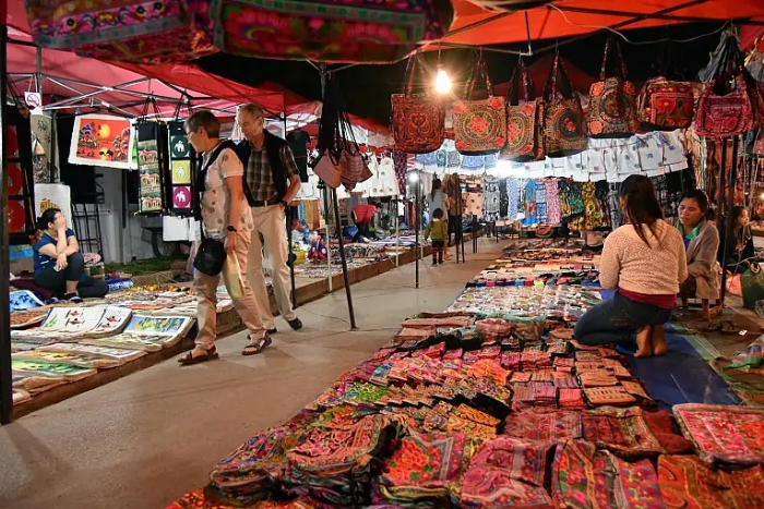 Shopping au marché nocturne de Vientiane