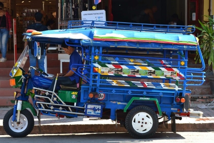 En tuk tuk à Vientiane 