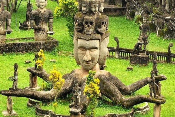 Explorer le Buddha Park avec les enfants
