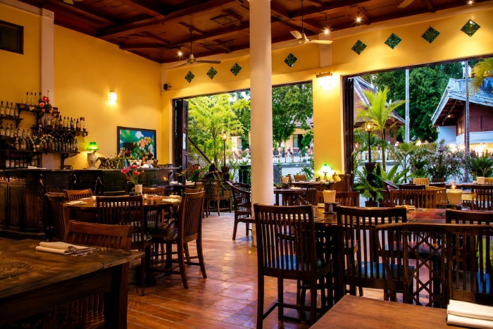 Une soir&eacute;e chic au L'Elephant Restaurant &agrave; Luang Prabang lors d'un s&eacute;jour de luxe au Laos