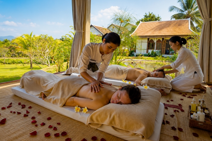 Profiter d'un massage traditionnel lors d'un voyage au Laos