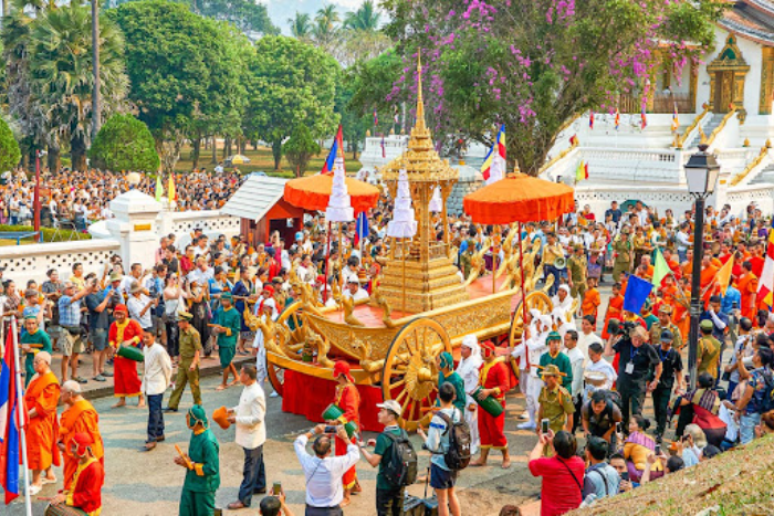 Participation aux fêtes traditionelles au Laos 