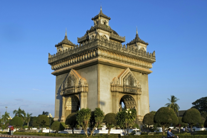 Découverte du Patuxai, symbole incontournable pendant 21 jours au Laos