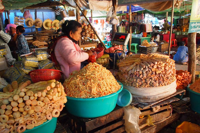 Cuisine locale au marché de Mani Sithu