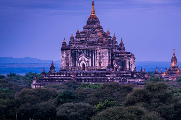 Coucher de soleil au temple Thatbyinnyu