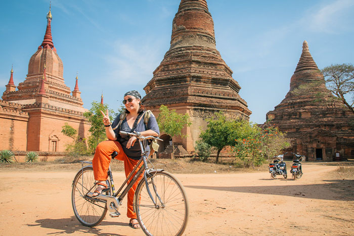 Explorer les temples de Bagan à vélo