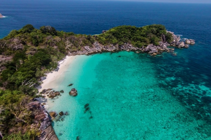 L'île de Myeik et ses eaux turquoises