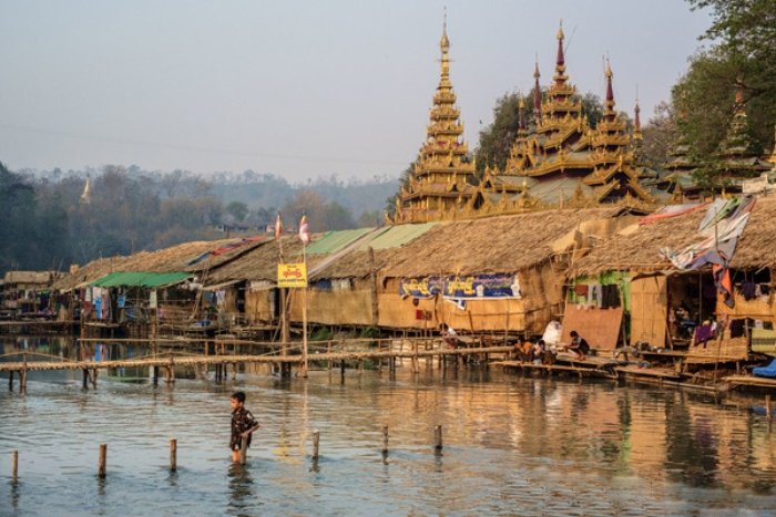 Un coin rustique du festival de la pagode Mann Shwe Settaw