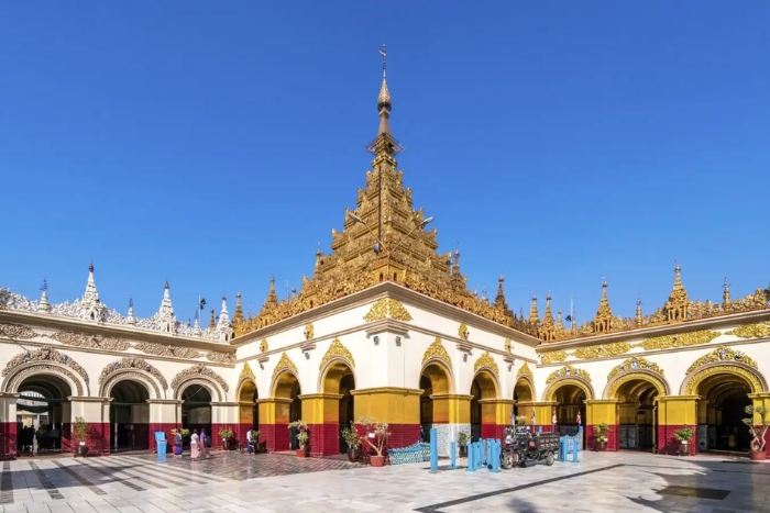 Que faire en Birmanie en avril ? Visiter la pagode Mahamuni - un célèbre site de pèlerinage à Mandalay