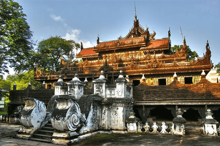 Découvrir le monastère Shwenandaw