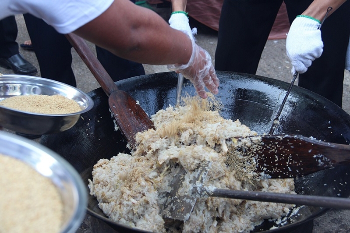 Fête de récolte du riz en Birmanie