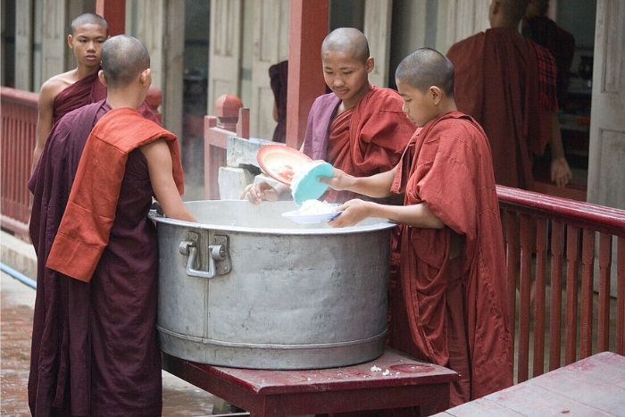 L’un des plus grands monastère en Birmanie - Mahaganthayon