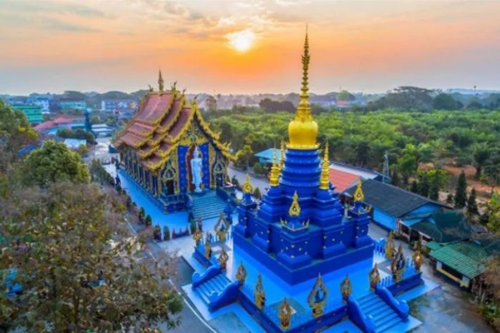 Visitez le temple bleu Wat Rong Suea Ten lors du voyage en Thailande 10 jours